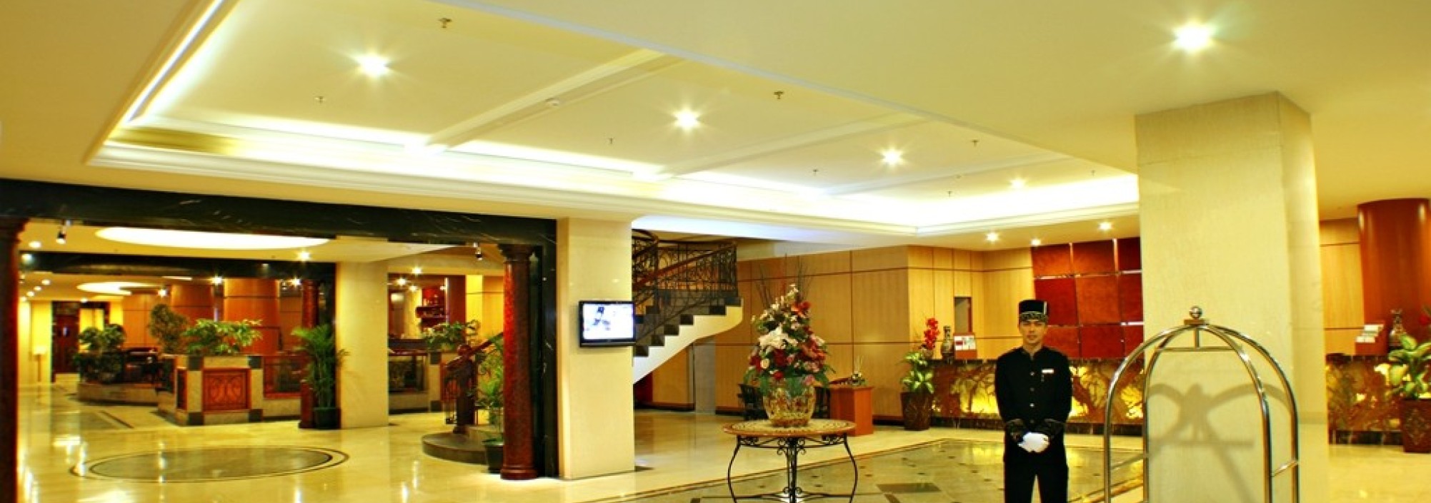 lobby-rocky-plaza-hotel-padang-sumatra