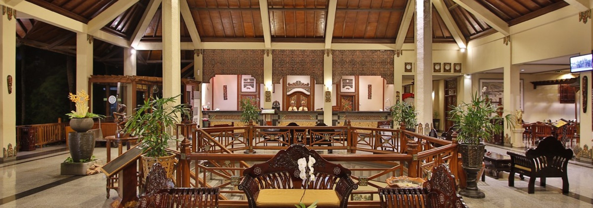 lobby-the-jayakarta-lombok-senggigi-balitravel