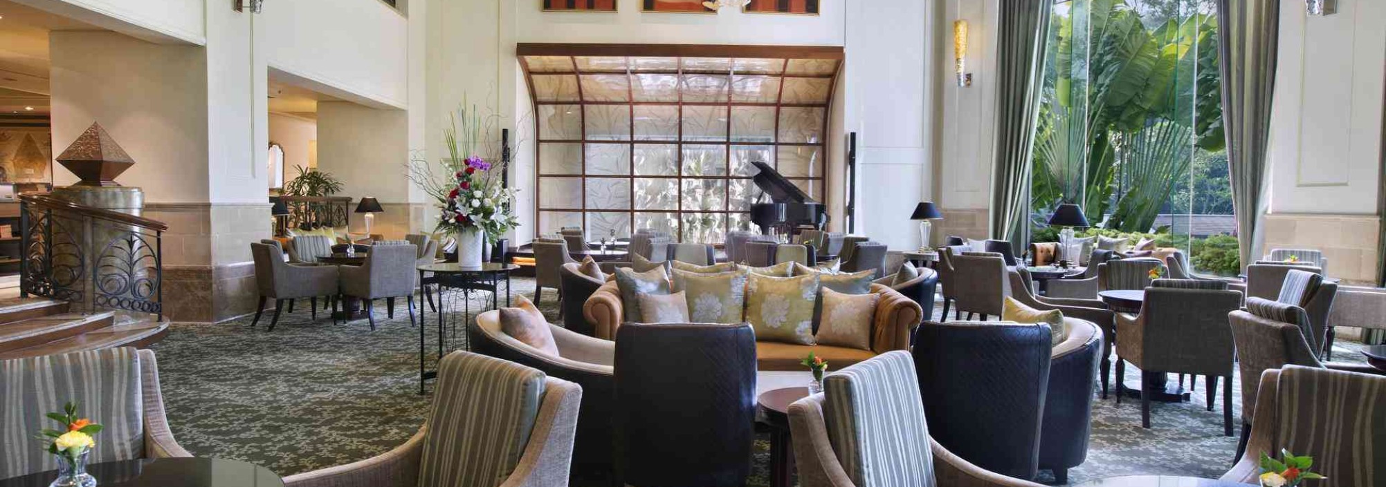 lounge-hotel-borobudur-jakarta-balitravel