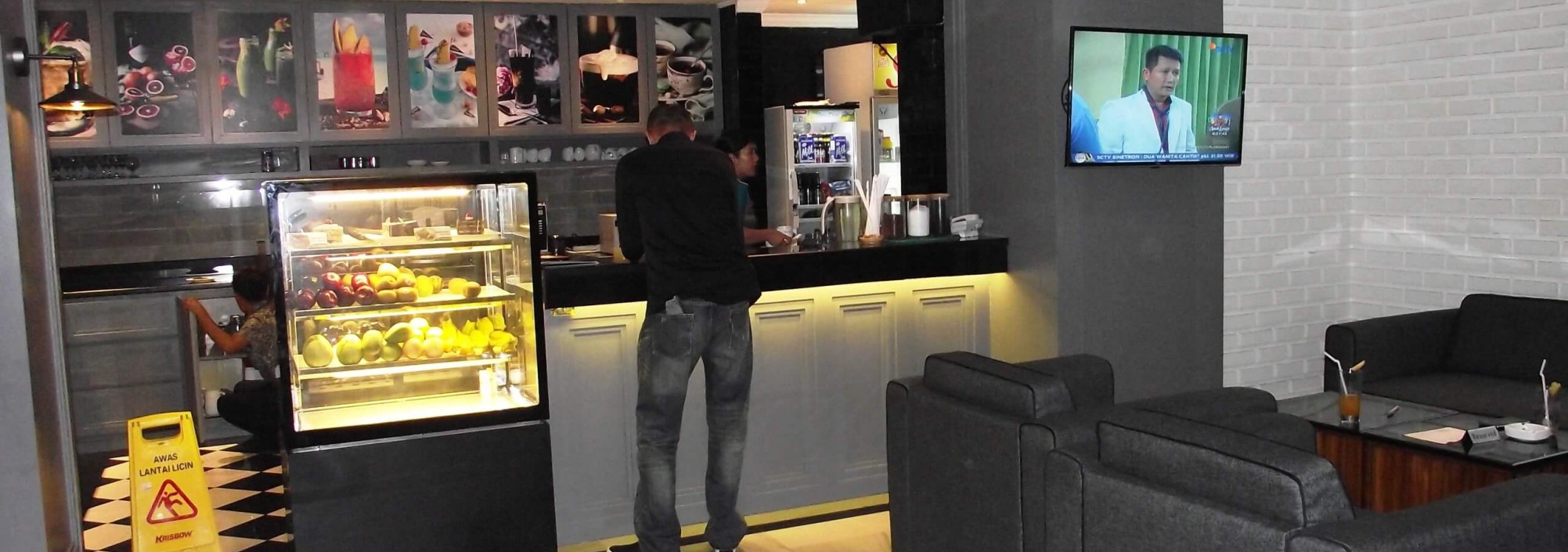 lounge-le-polonia-hotel-medan-sumatra-balitravel