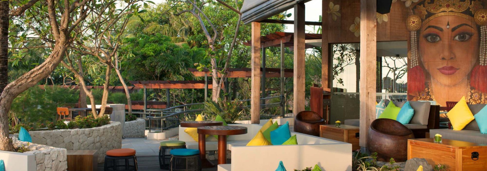 lounge-padma-resort-legian-balitravel