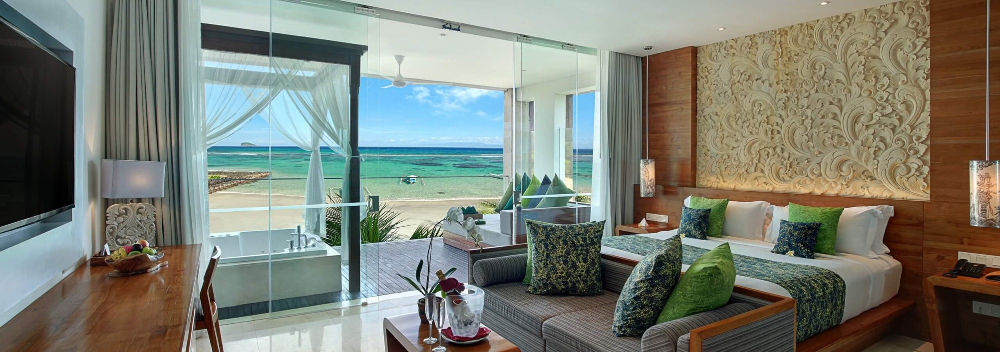 luxury-ocean-view-suite-candi-beach-resort-balitravel