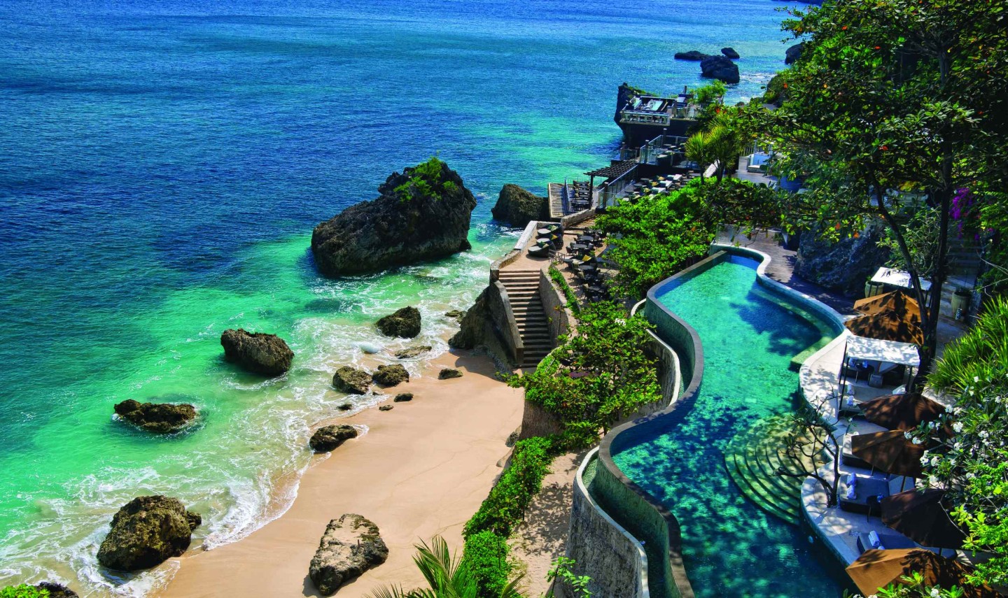 ocean-beach-pool-ayana-resort-spa-in-jimbaran-balitravel