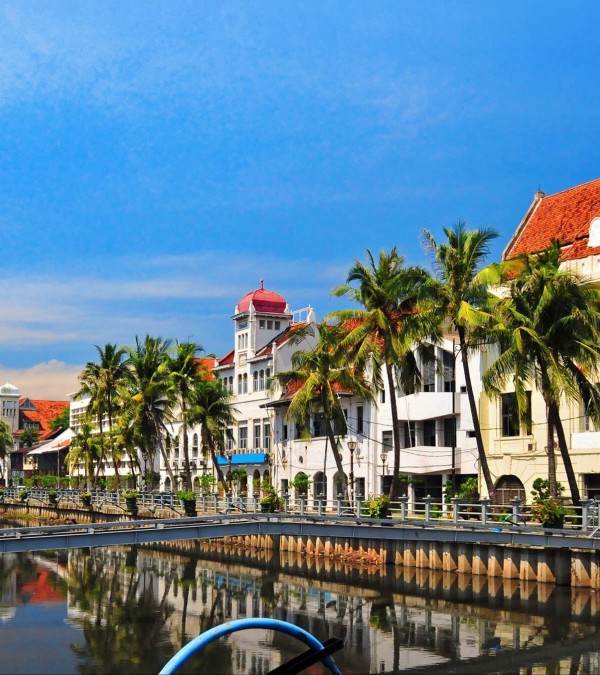 oude-binnenstad-nederlandse-huizen-jakarta-batavia