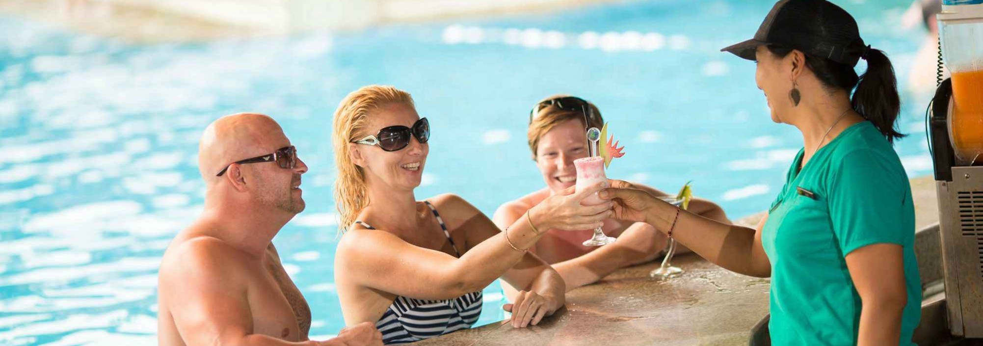 pool-bar-bali-dynasty-resort-balitravel