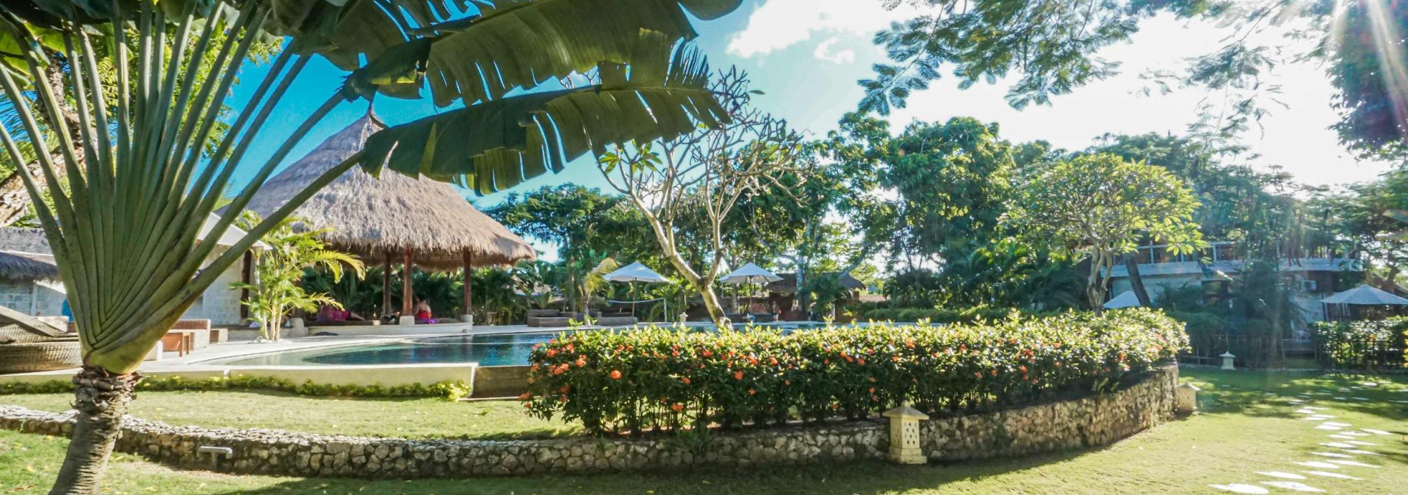 pool-garden-la-joya-balanga-balitravel