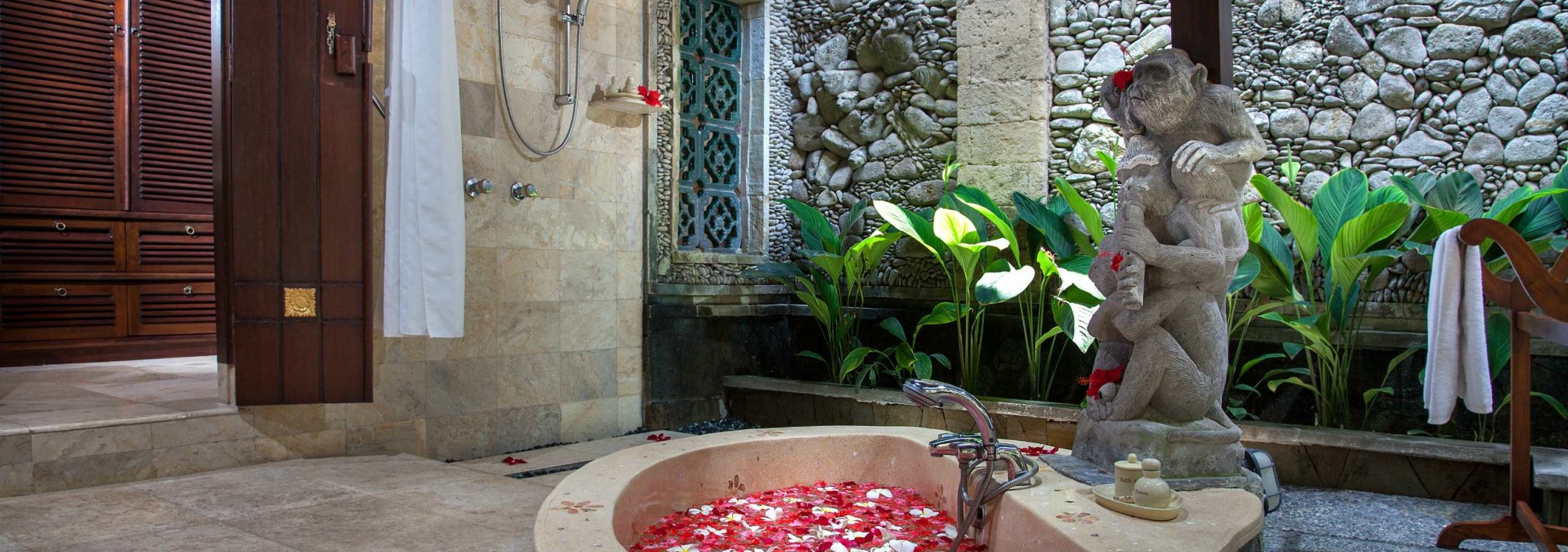 pool-garden-villa-bathroom-pita-maha-balitravel