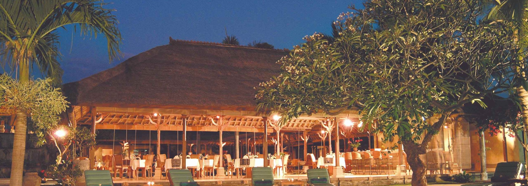 pool-night-puri-bagus-lovina-balitravel