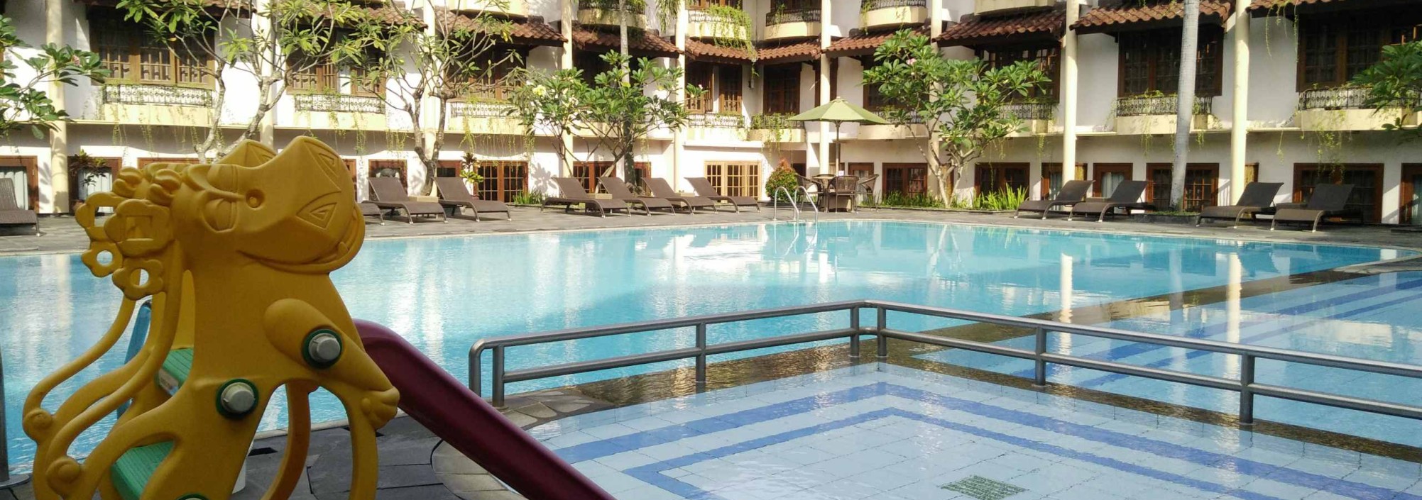pool-prime-plaza-hotel-jogyakarta-balitravel