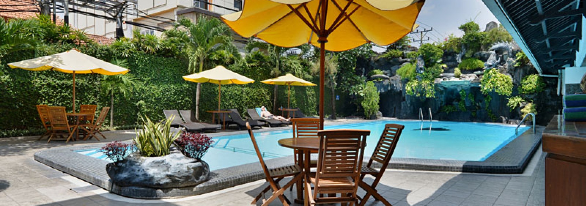 pool-puri-artha-hotel-yogyakarta-balitravel