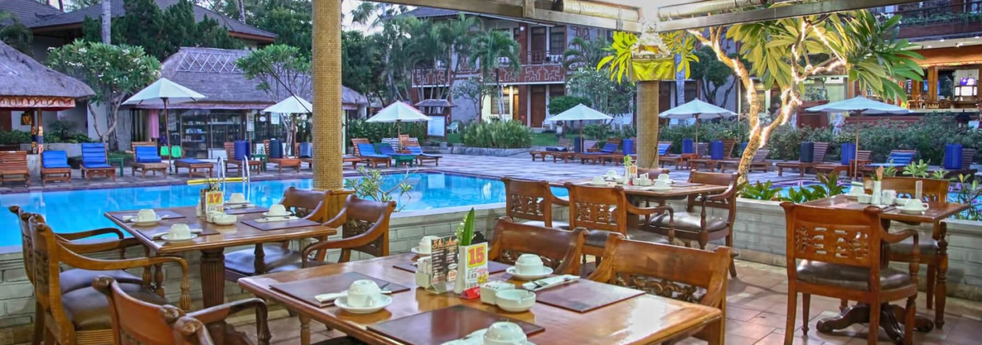 pool-restaurant-the-jayakarta-bali-beach-resort-legian-balitravel
