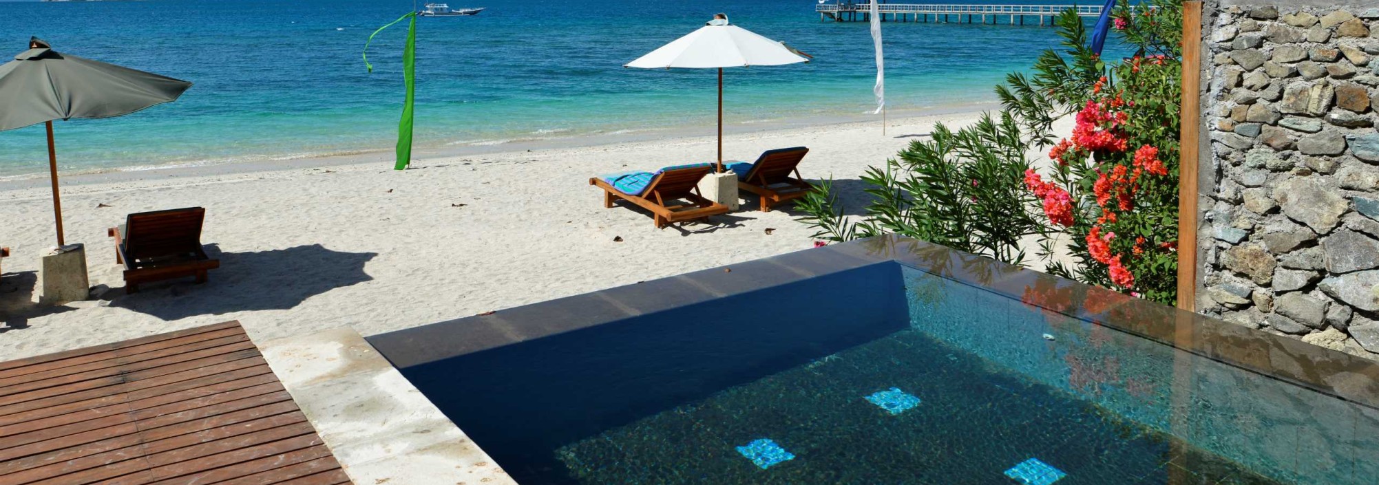 pool-waters-edge-villa-cocotinos-sekotong-balitravel