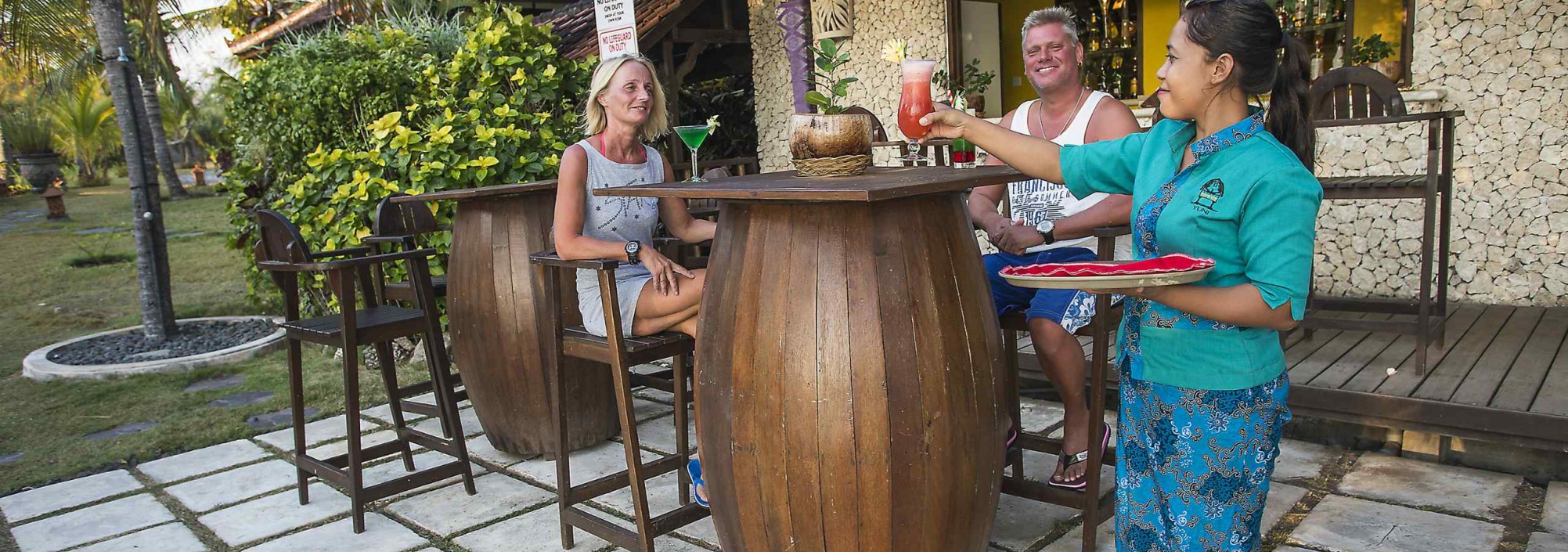 poolbar-naya-gawana-resort-balitravel