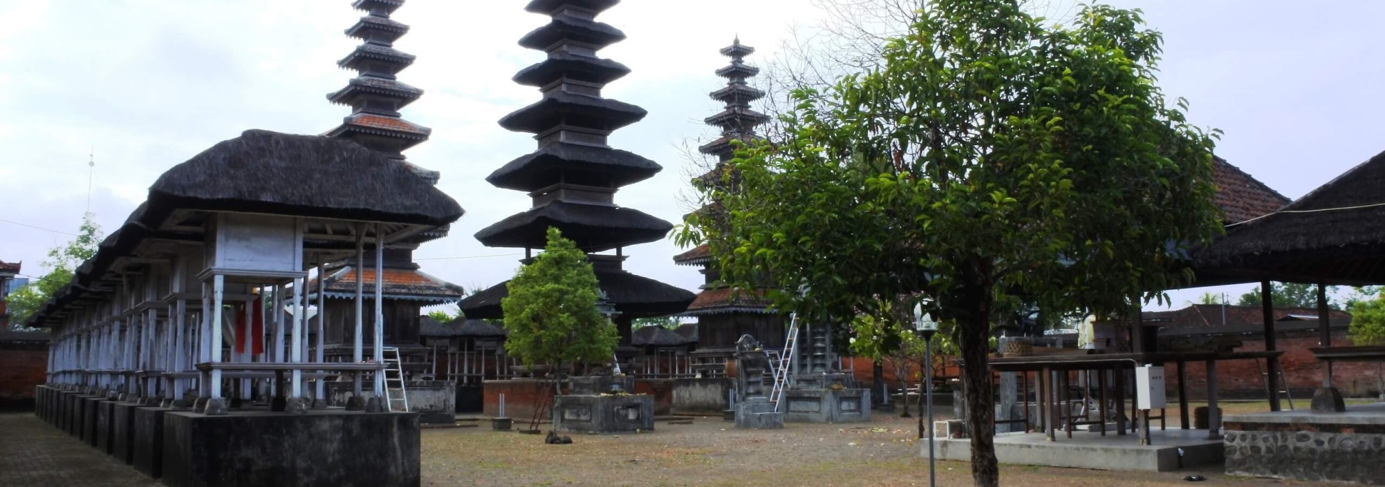 pura-meru-tempel-mataram