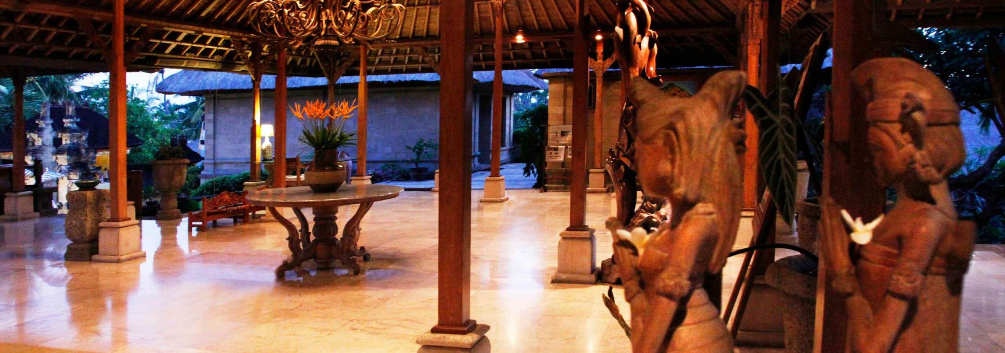 puri-bagus-lovina-lobby-balitravel