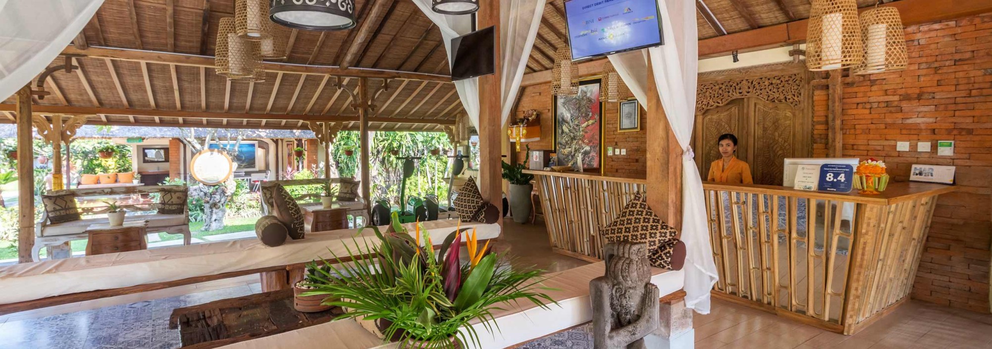 receptie-lobby-taman-sari-bali-travel