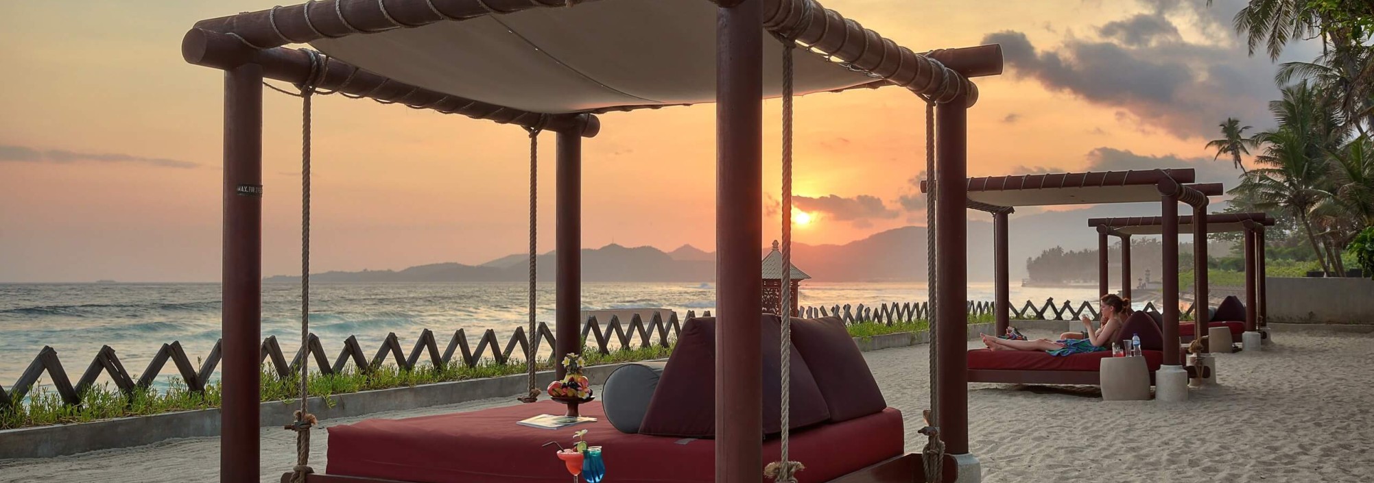 relax-bed-strand-rama-candidasa-resort-bali-travel-2