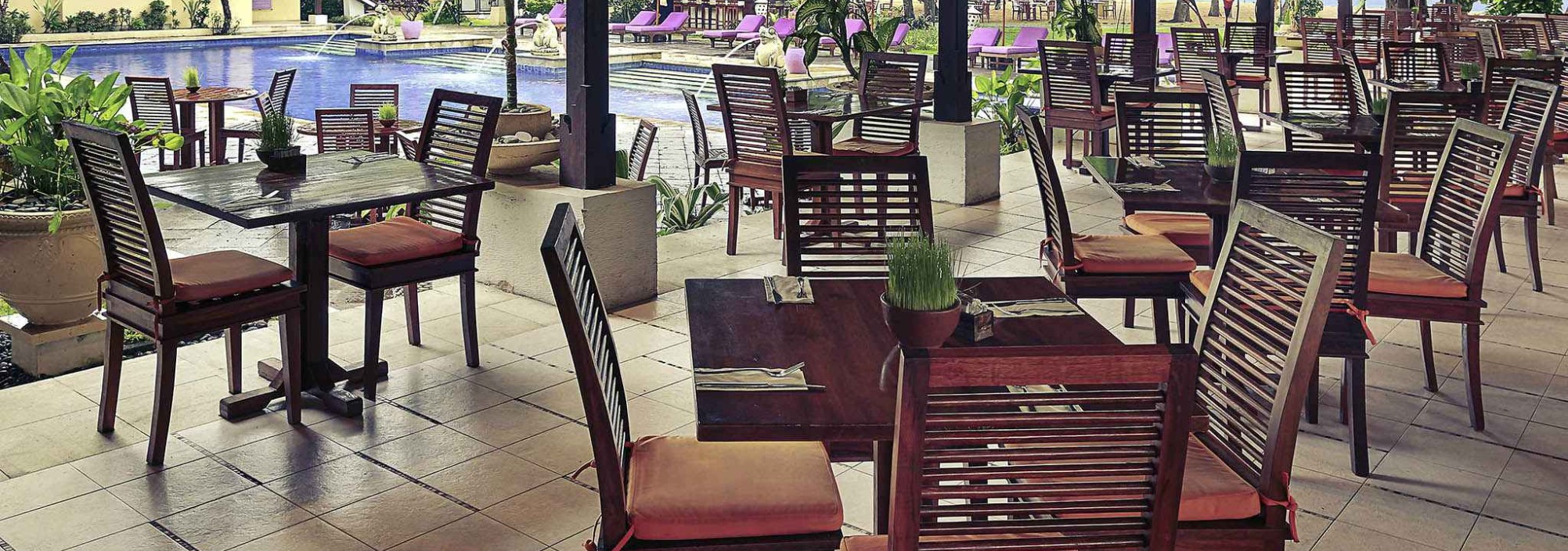 restaurant-pool-mercure-sanur-balitravel