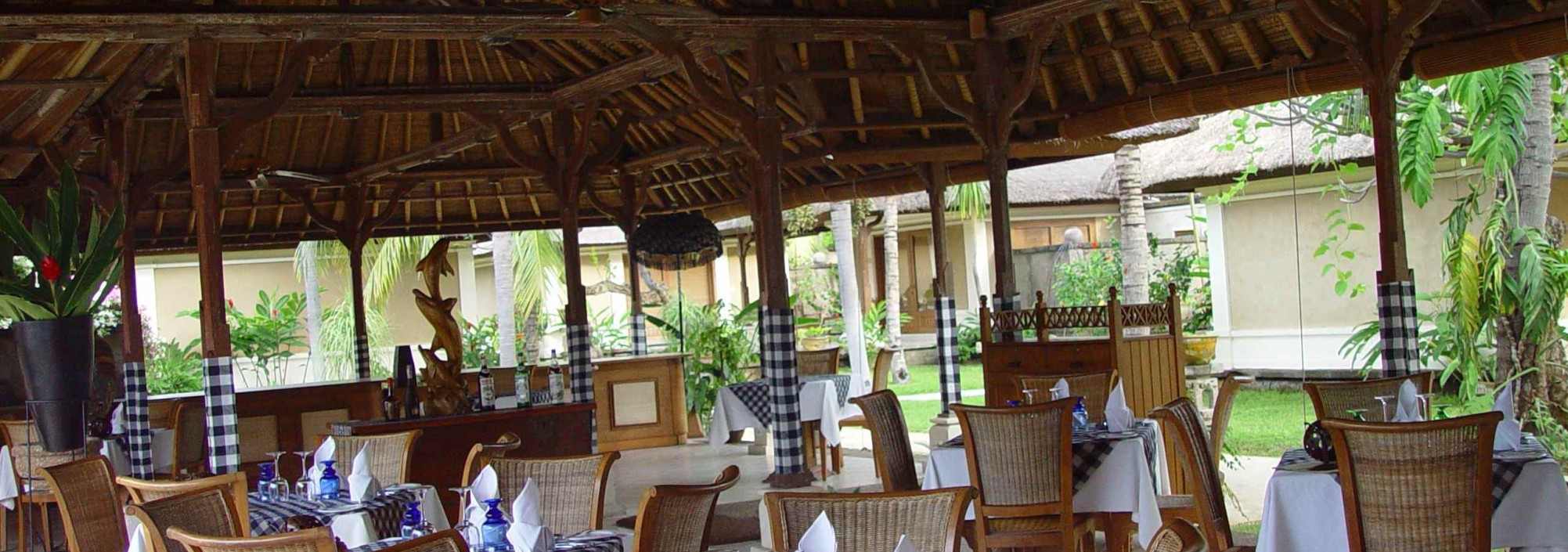 restaurant-puri-bagus-lovina-balitravel