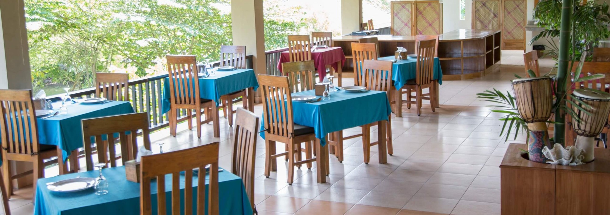 restaurant-puri-sari-beach-hotel-labuan-bajo-balitravel