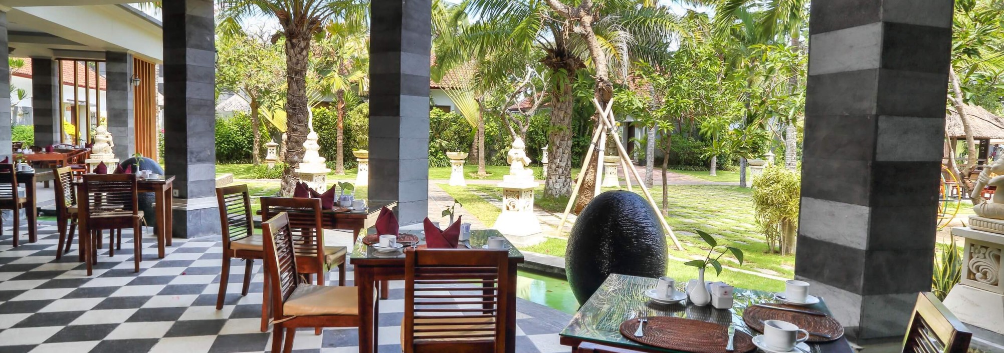 restaurant-puri-saron-seminyak-balitravel