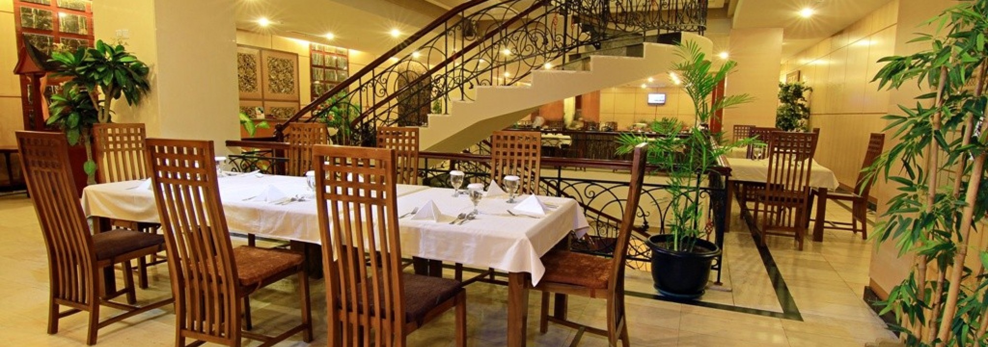 restaurant-rocky-plaza-hotel-padang-sumatra
