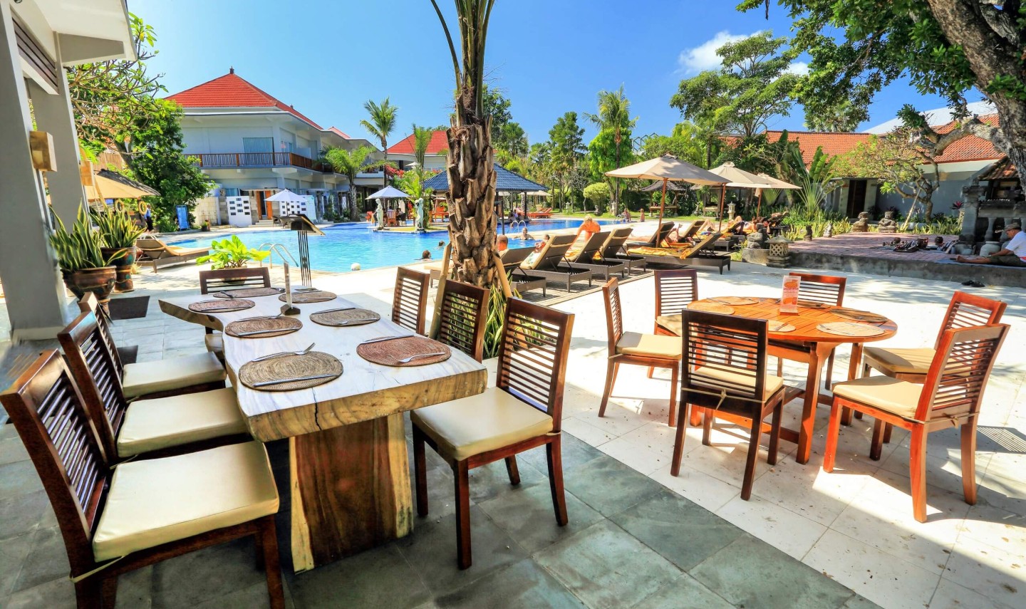 restaurant-zwembad-puri-saron-seminyak-balitravel