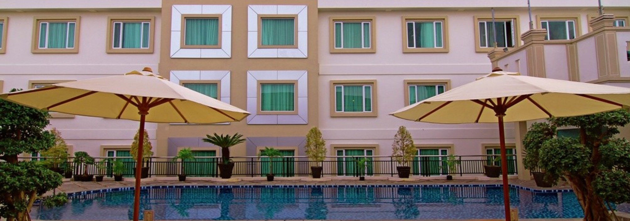 rocky-plaza-hotel-padang-sumatra