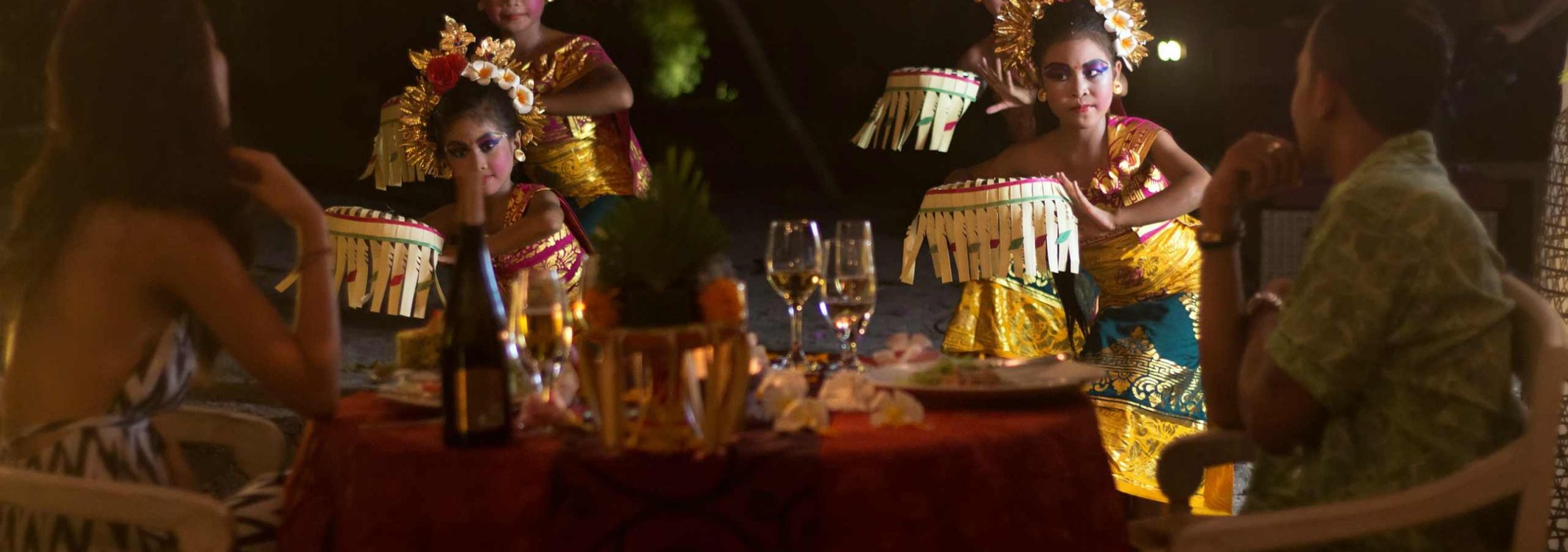 romantic-dining-taman-sari-pemuteran-balitravel