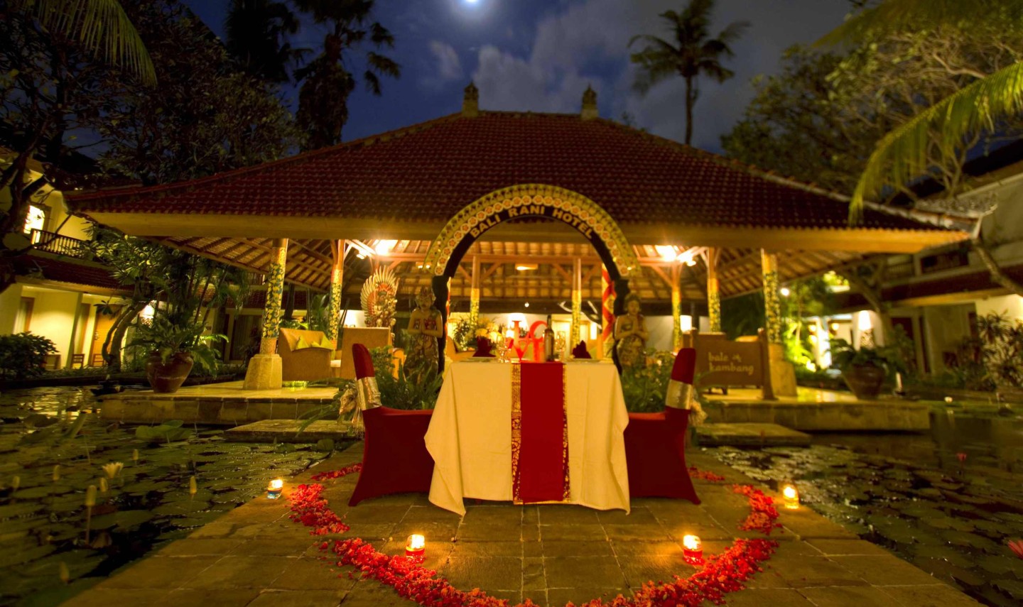 romantic-dinner-honeymoon-bali-rani-hotel-balitravel