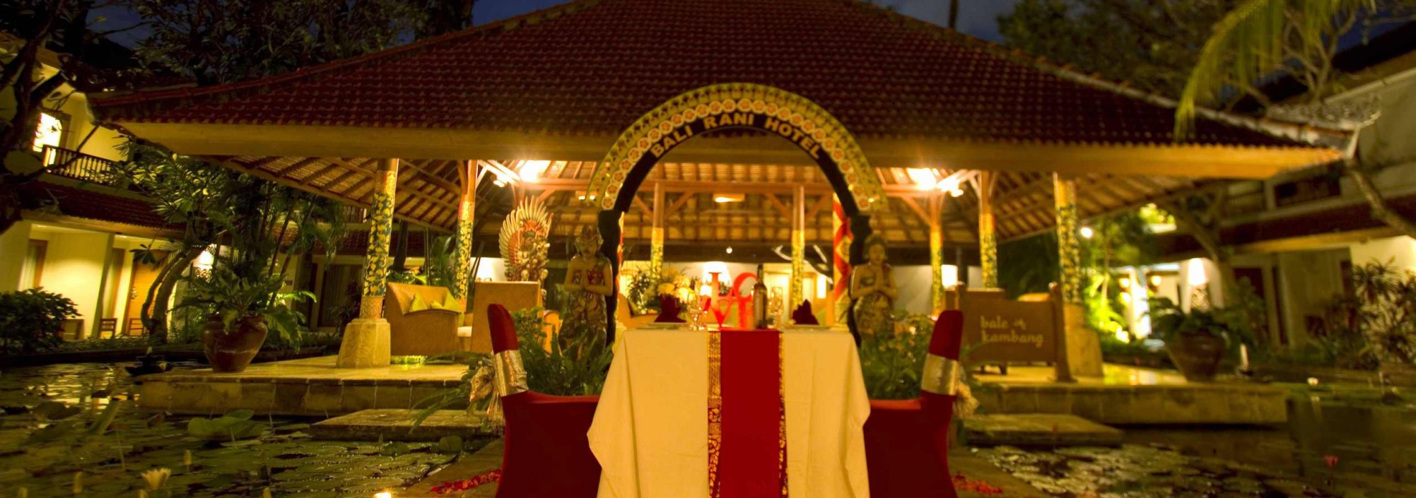 romantic-dinner-honeymoon-bali-rani-hotel-balitravel