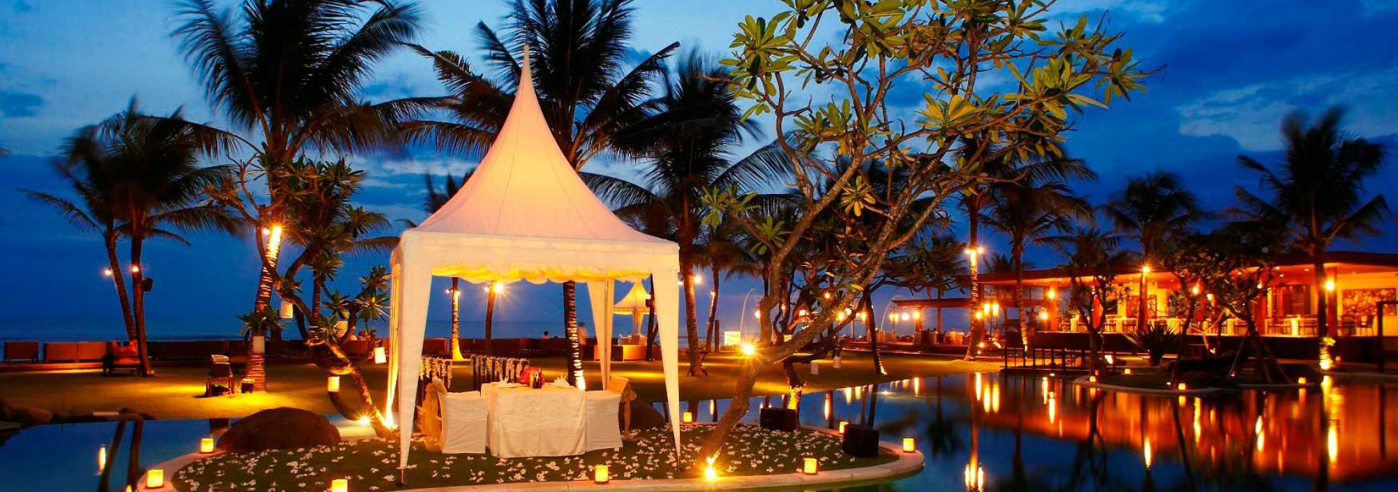 romantic-dinner-the-samaya-seminyak-balitravel