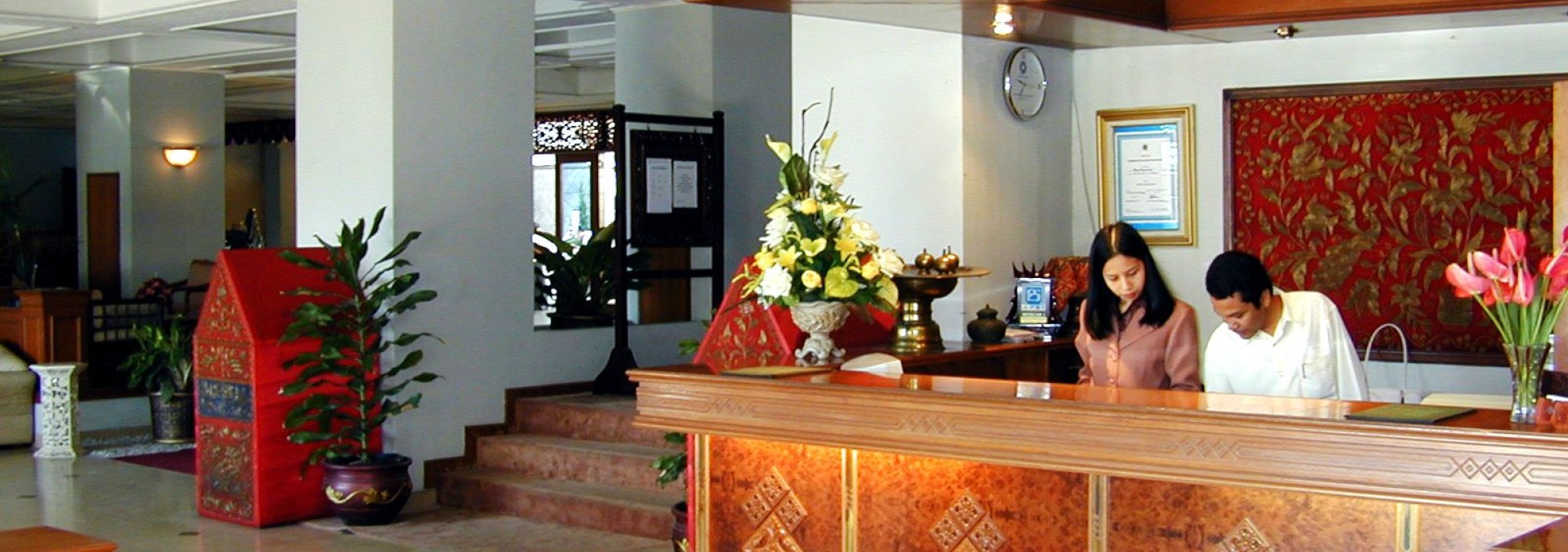 royal-denai-hotel-bukittinggi-lobby