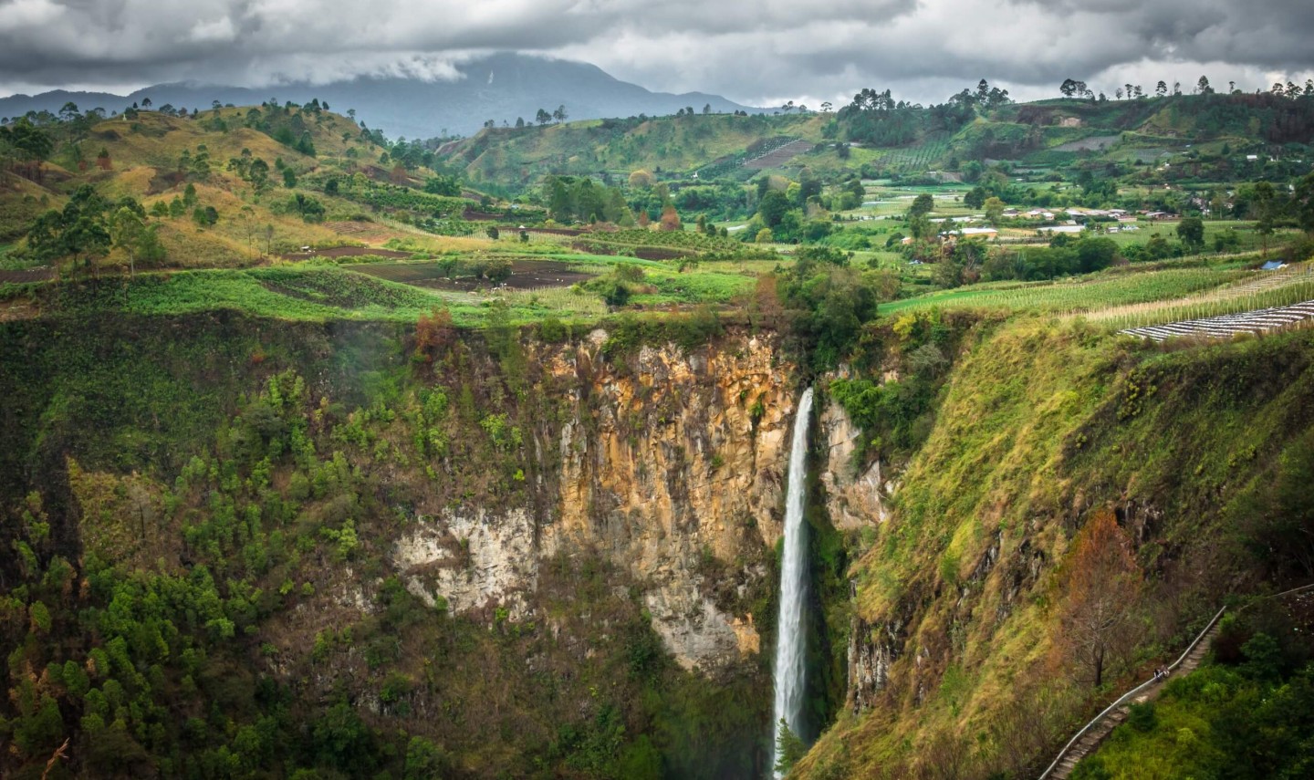 sipiso-piso-waterval-sumatra-balitravel