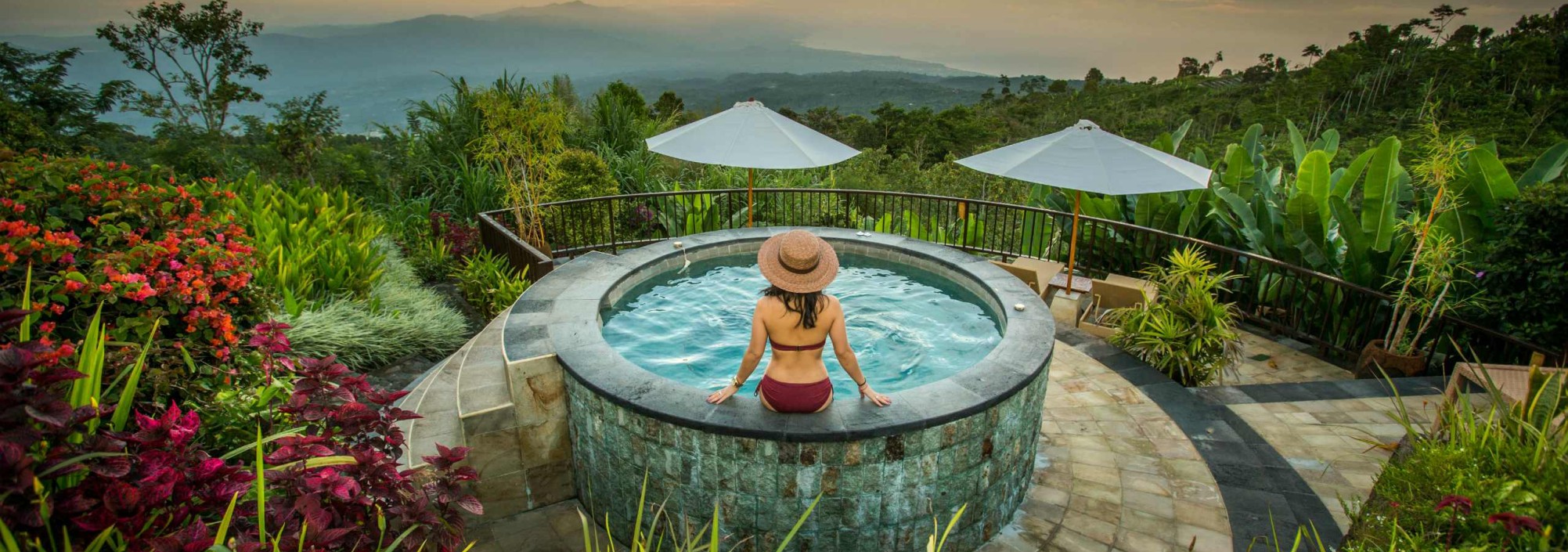 sitting-jacuzzi-munduk-mooding-plantation-balitravel