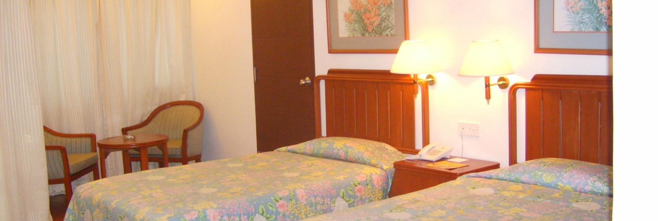 standaard-kamer-royal-denai-hotel-bukittinggi-sumatra-balitravel