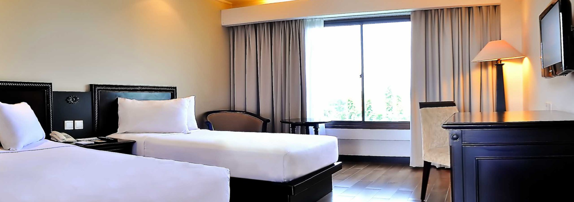 superior-twin-santika-cirebon-java-balitravel