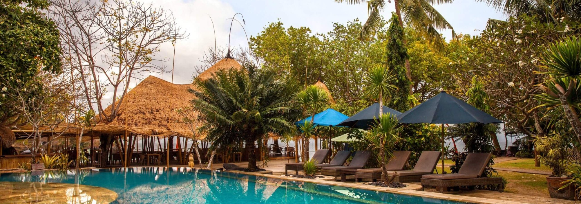 swimming-pool-hai-tide-beach-resort-balitravel