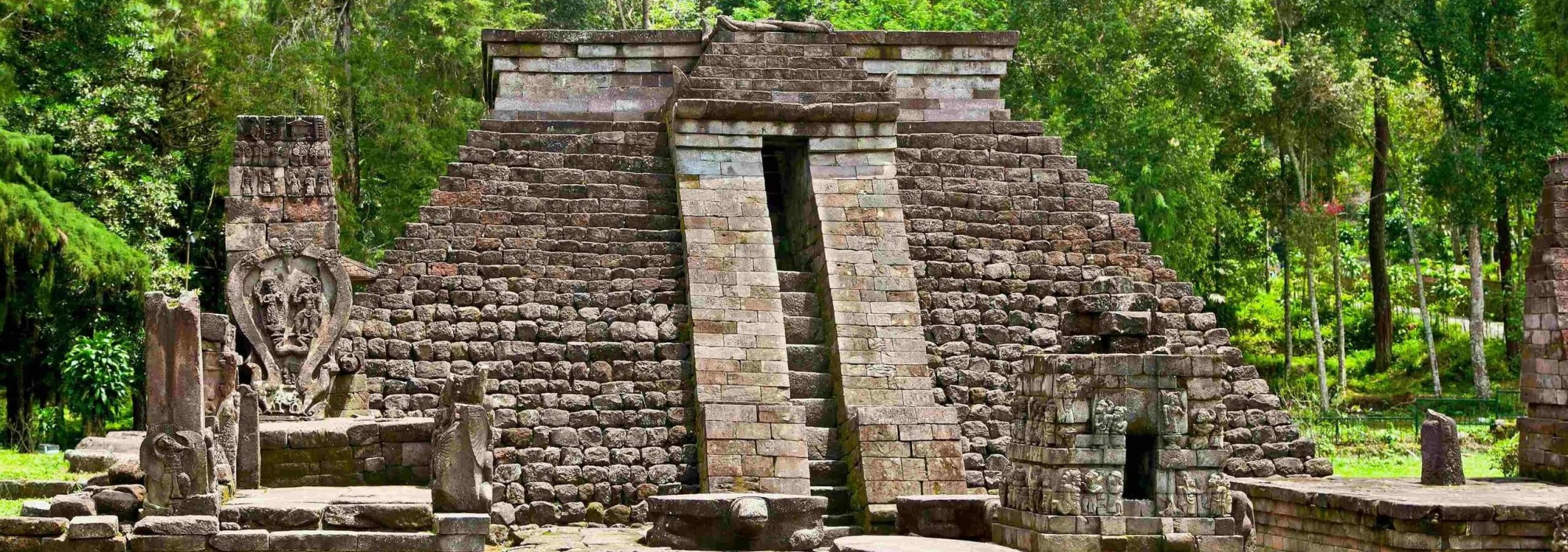 tempel-candi-sukuh-oost-java
