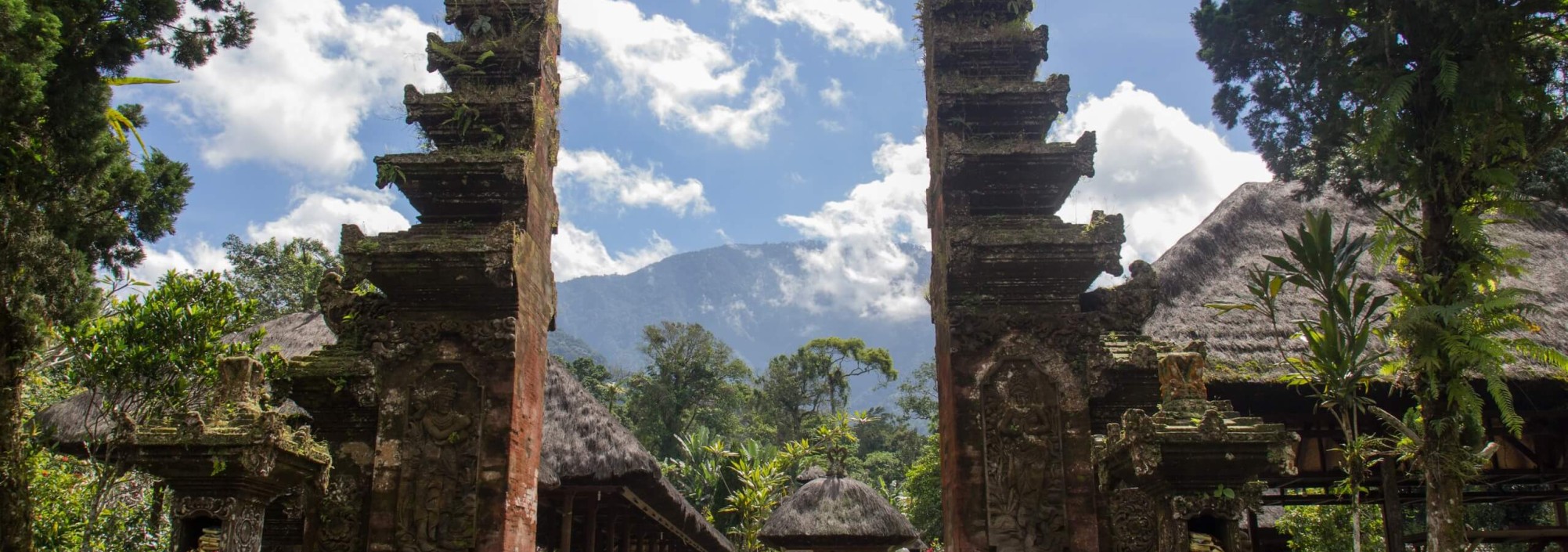tempel-pura-luhur-balitravel
