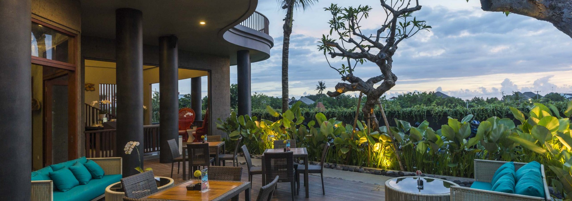 terras-van-het-sense-canggu-beach-hotel