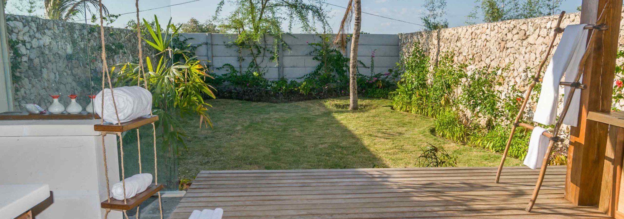 tuin-bayview-bungalow-naya-gawana-resort-balitravel