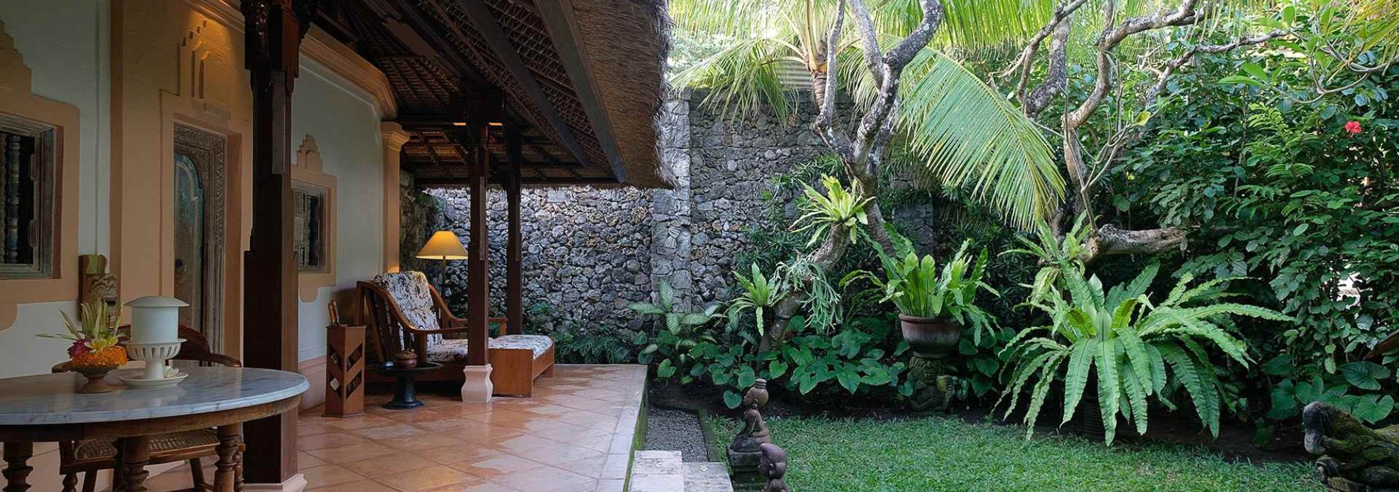 tuin-bungalow-tandjung-sari-bali-travel