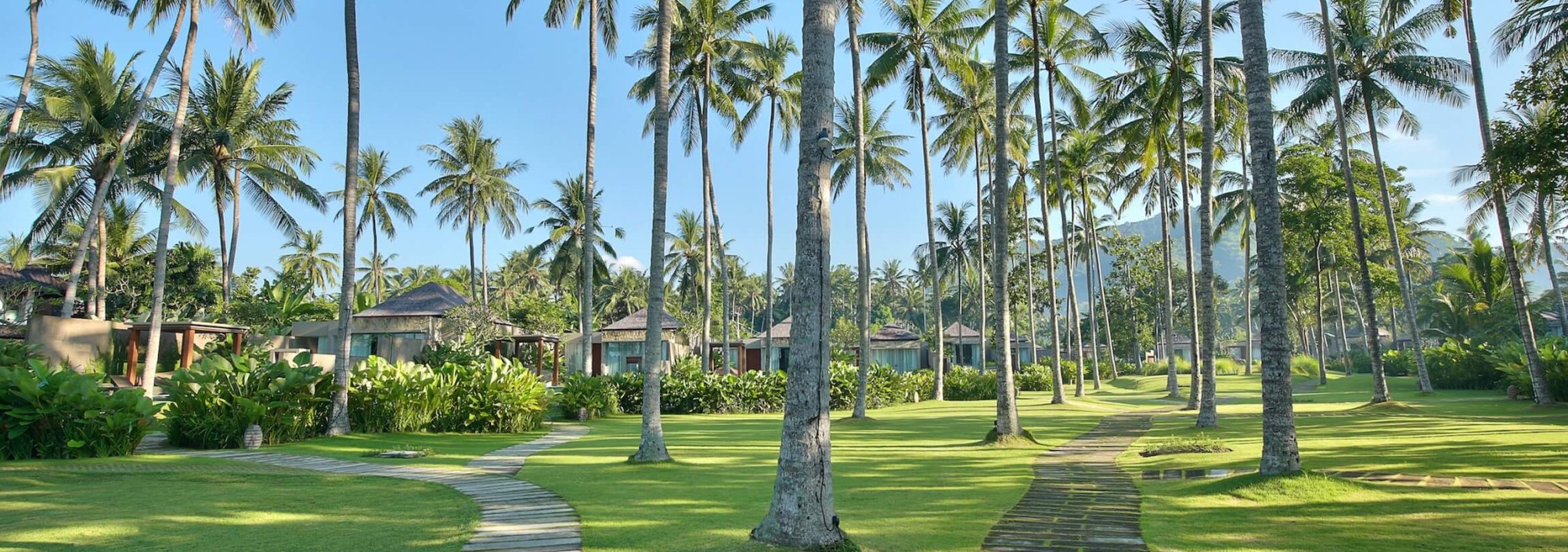 tuin-candi-beach-resort-spa-candidasa-balitravel