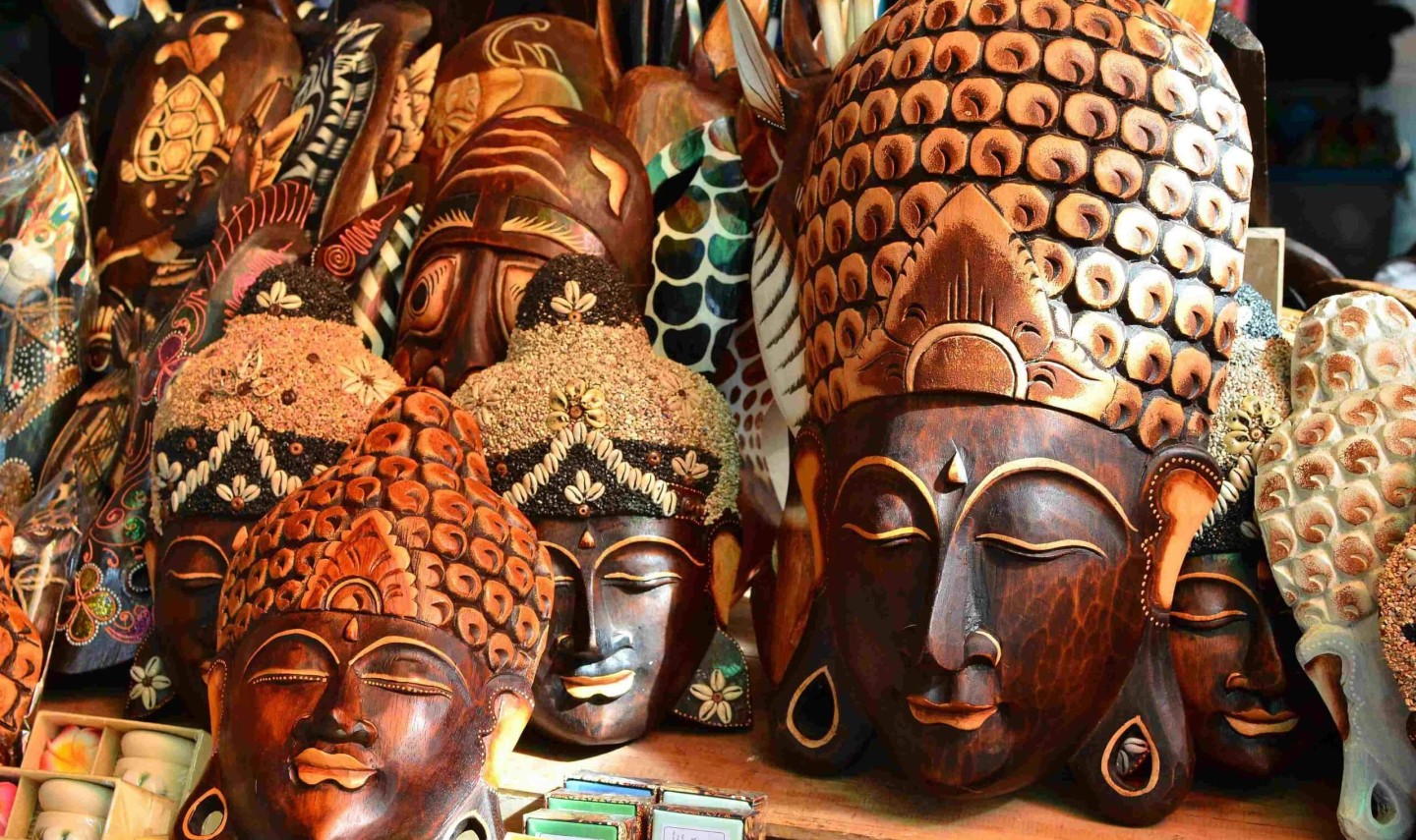 ubud-markt-souvenir-houten-maskers-balitravel