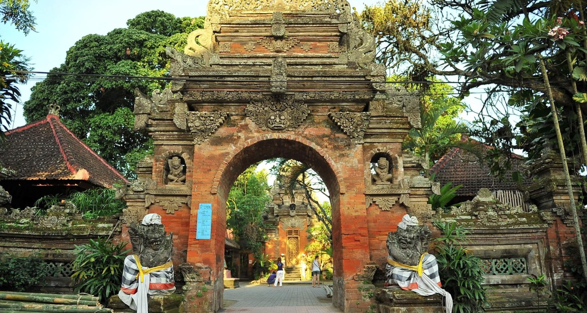 ubud-palace-puri-saren-agung-balitravel-1