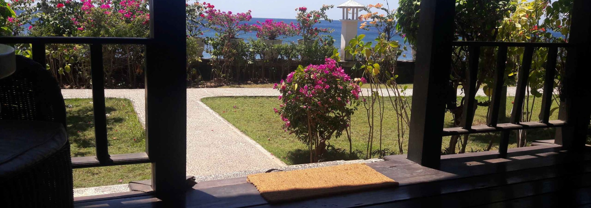 uitzicht-bunaglow-kembali-beach-bungalows-amed-balitravel