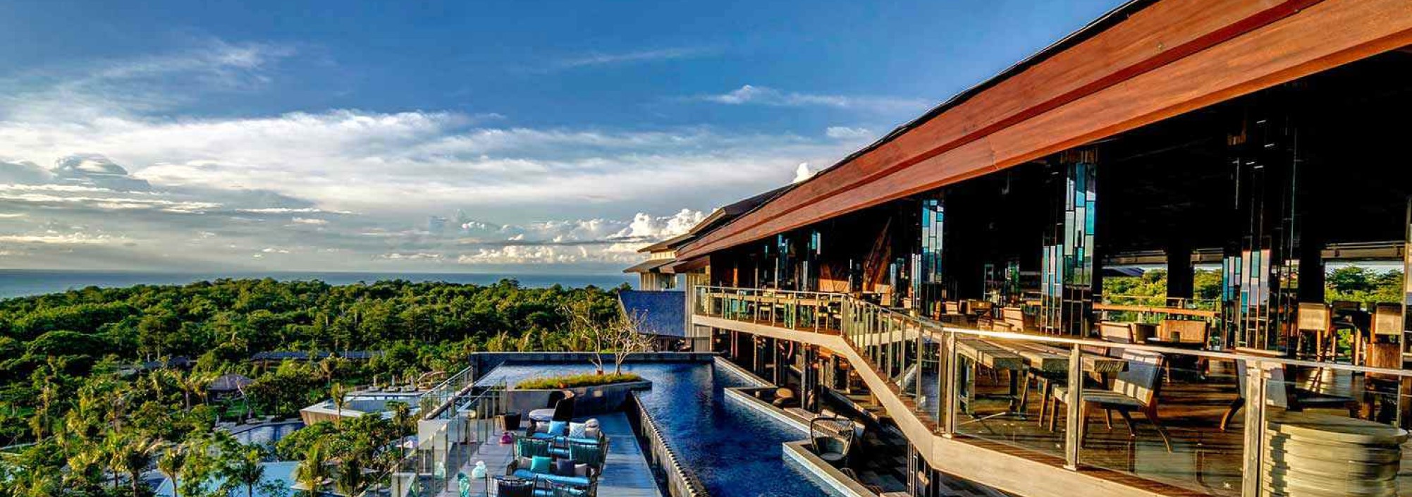 uitzicht-pool-restaurant-ayana-resort-en-spa-jimbaran