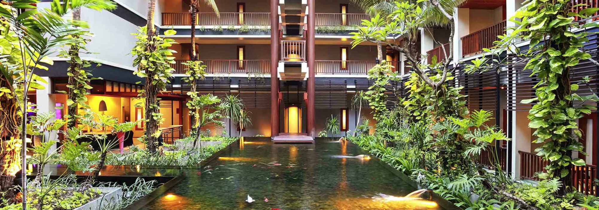 vijver-karpers-mercure-kuta-balitravel