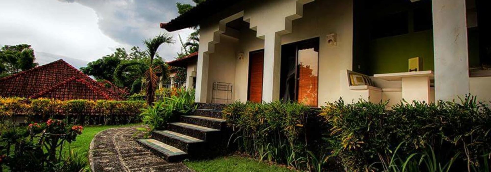 villa-front-anda-amed-bali